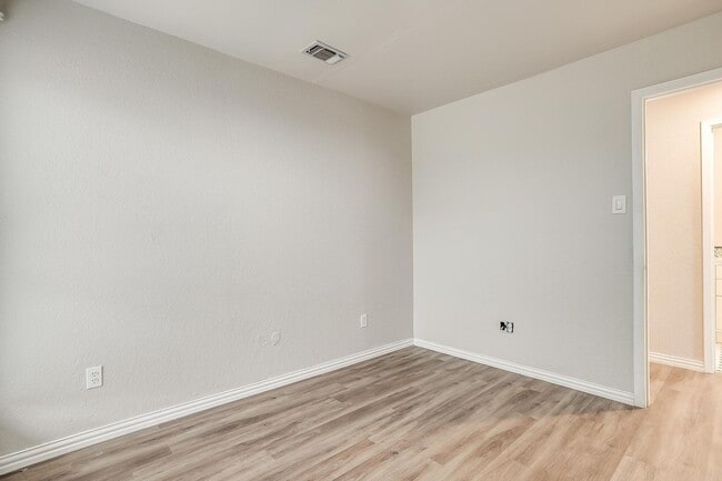 Building Photo - 5947 Chimney Wood Cir