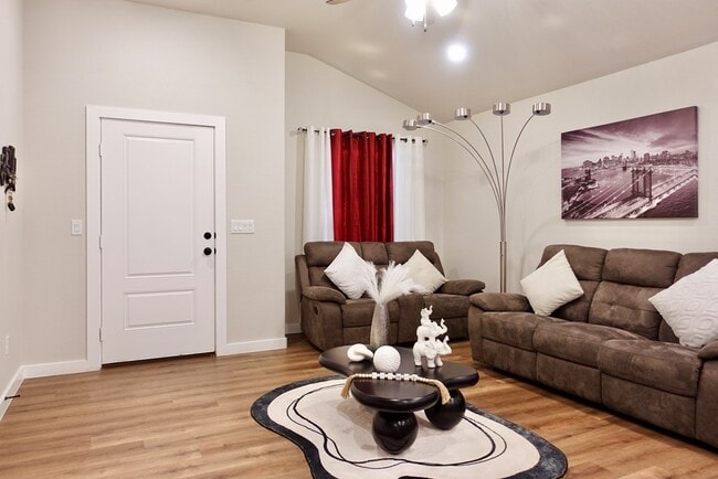 Building Photo - 413 Graze St