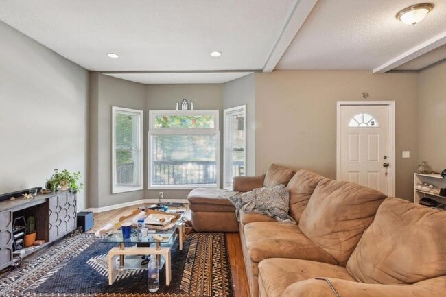 Building Photo - 3023 Dupont Ave S