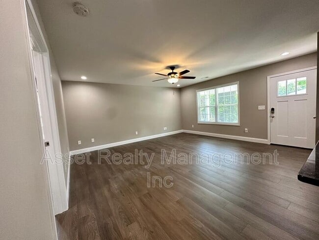 Building Photo - 112 Bennett Ln