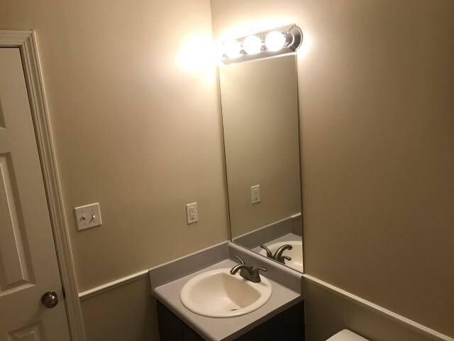 Building Photo - 223 Longleaf Cir