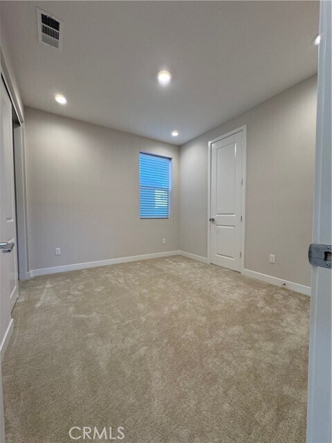 Building Photo - 211 Pin Ln