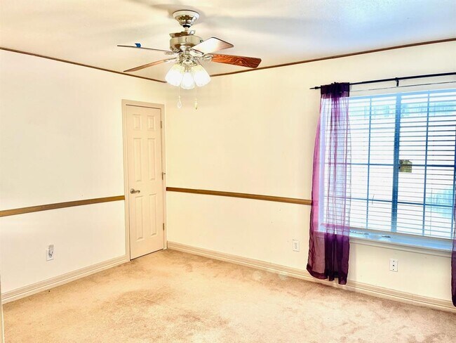 Building Photo - 3258 Meadway Dr
