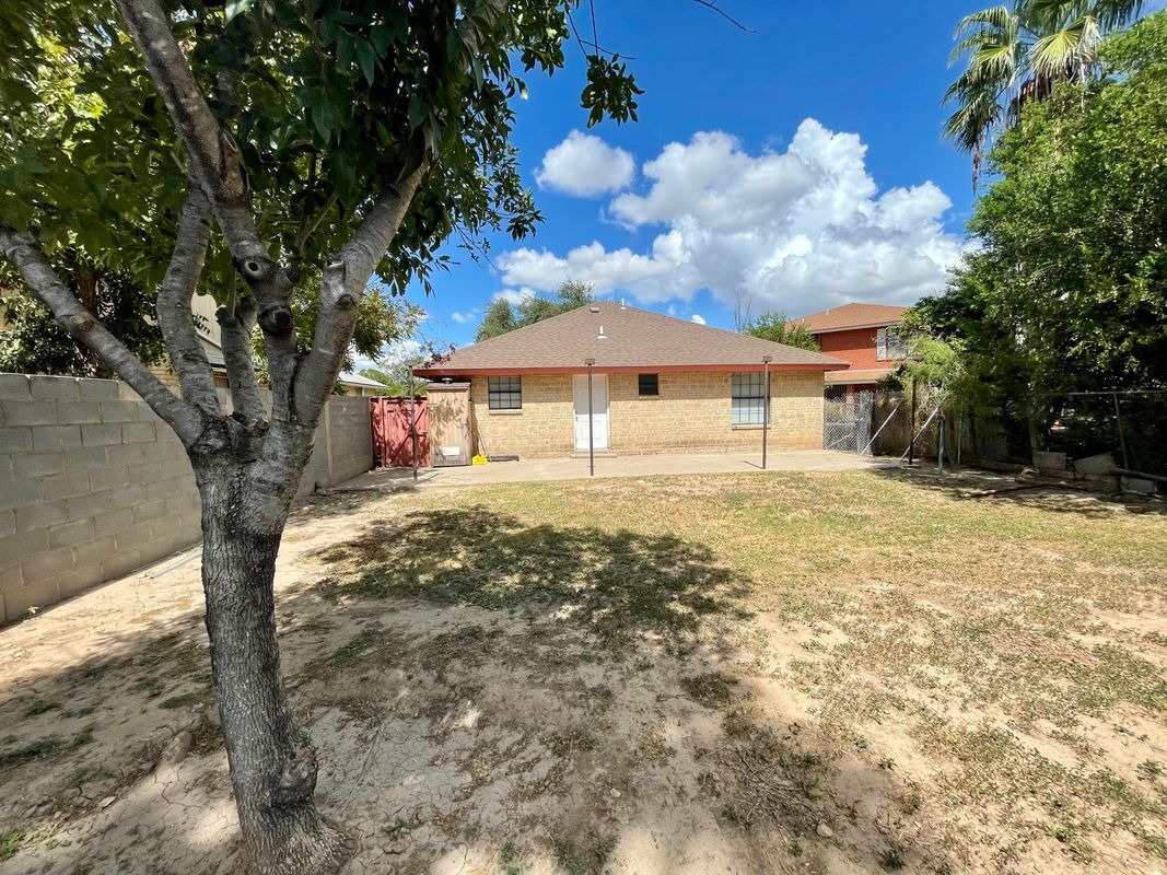Building Photo - 231 Malaga Dr