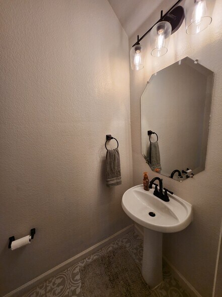 Building Photo - 159 Biscayne Dr