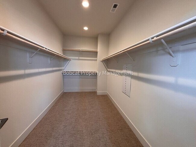 Building Photo - 1112 Little Ln