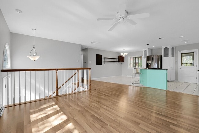 Building Photo - 3 bedroom, 3 bathroom home with 2 car garage