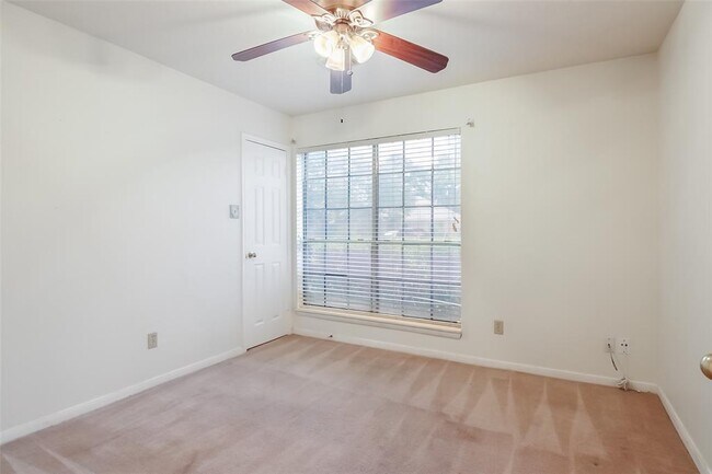 Building Photo - 5018 Dawngate Dr