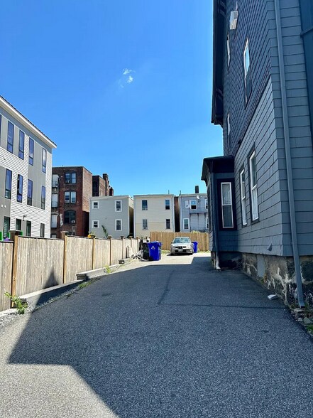 Building Photo - 22 Highgate St