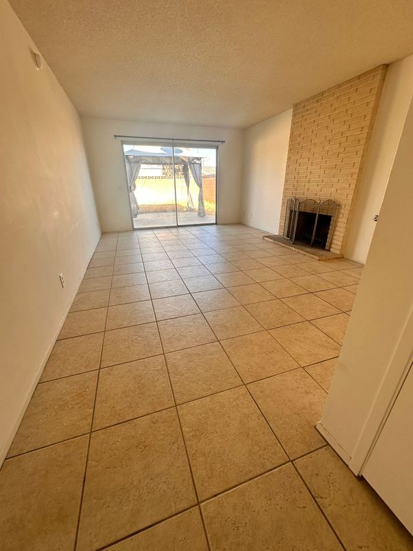 Building Photo - 129 E Ave Q4