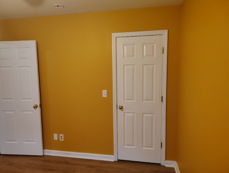 Building Photo - 6001 Mullens Dr