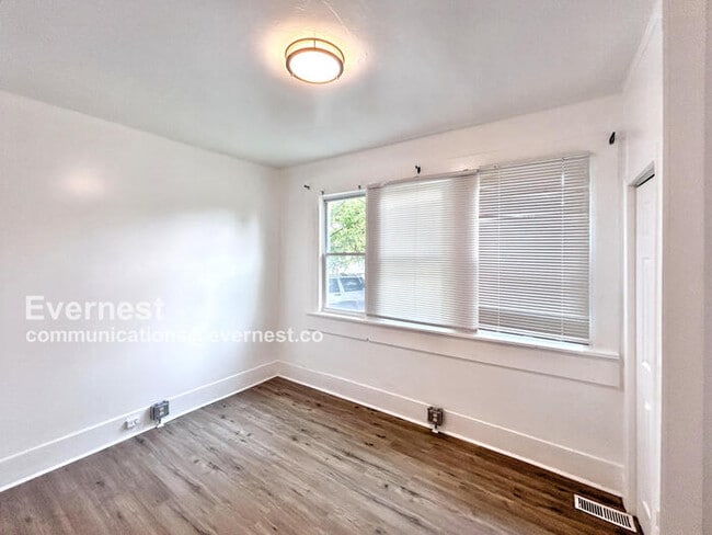 Building Photo - 1515 36th Pl N