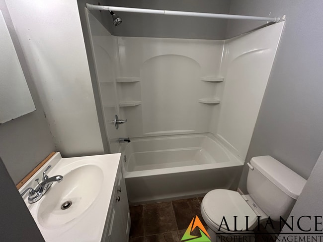 Building Photo - Cute 3 bedroom home!