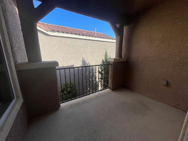 Building Photo - FANTASTIC SUMMERLIN WEST HOME!!!! LOCATED ...