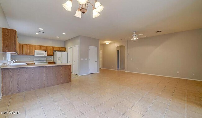 Building Photo - 44811 Paraiso Ln