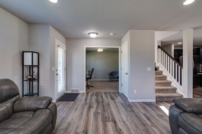 Building Photo - Professionally Managed Home in Convenient ...