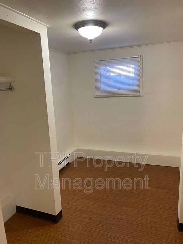 Building Photo - 2200 9th St