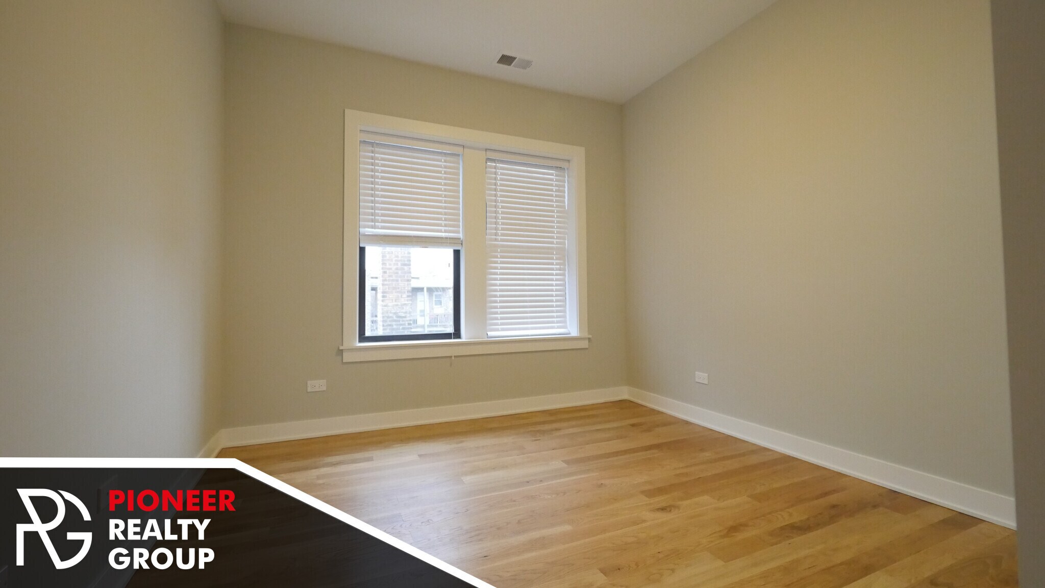 Building Photo - 2209 W Eastwood Ave