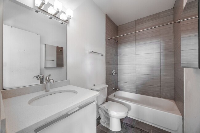 Building Photo - Spacious 2BR/2.5BA Duplex-Up in Humboldt Park with In-Unit Laundry!