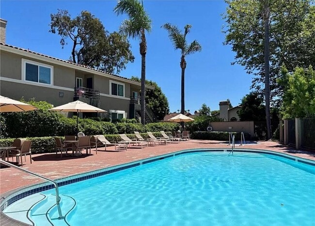 Building Photo - 7405 Charmant Dr