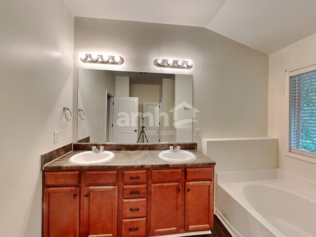 Building Photo - 4280 Chads Park Dr