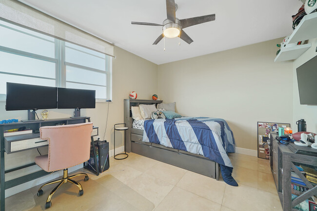 Building Photo - 6450 Collins Ave