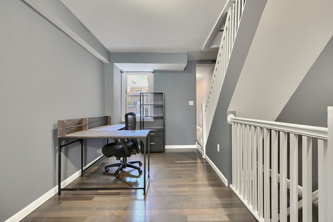 Building Photo - 411 S Madeira St