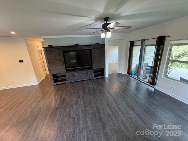 Building Photo - 4641 Collingham Dr