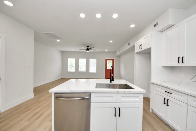 Building Photo - 1316 W Willis St