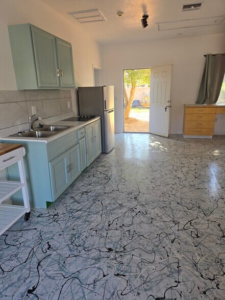 Building Photo - 1410 S 37th St