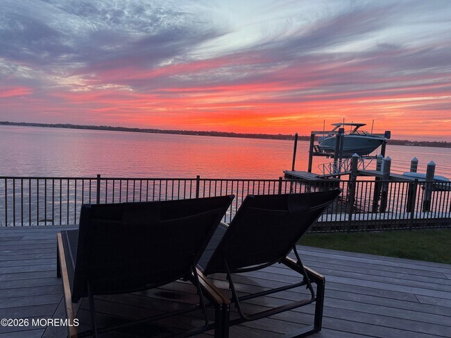 Building Photo - 7 Circle Dr