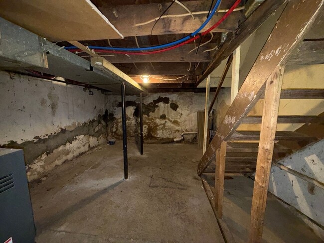 Building Photo - 525 1/2 Elliger Street