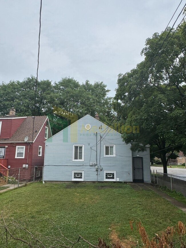 Building Photo - Stylish 4BR/2BA Home with Modern Updates & Finished Basement ( Near 124TH & LaSalle)