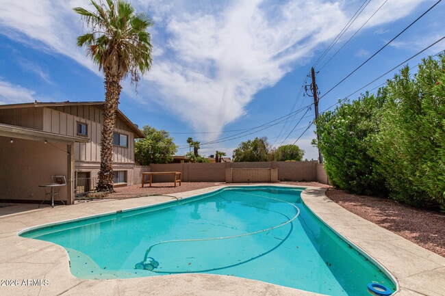 Building Photo - 3418 S Oak St