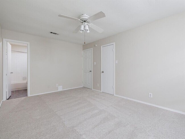 Building Photo - Charming 2 bd 2 bath Condo in Travis Oaks ...