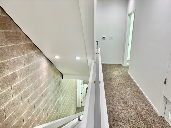 Building Photo - 374 S Farmer Ave