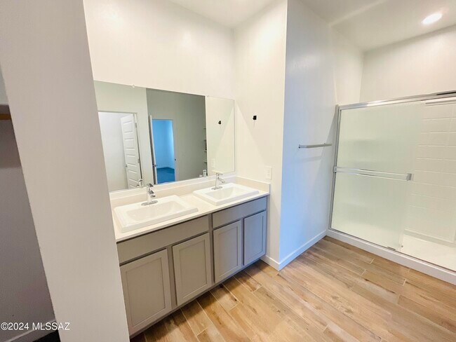 Building Photo - 12815 E Russo Dr