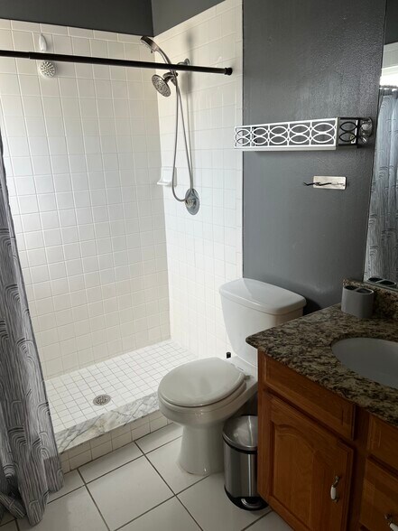 Building Photo - 15215 Amberly Dr