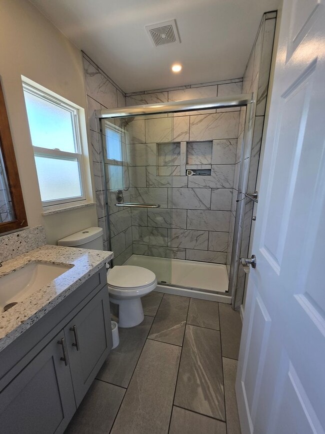 Building Photo - AVAILABLE NOW! 2 bed, 2 bath, 1 parking Kalaheo Hillside