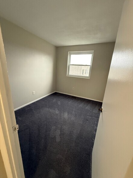 Building Photo - 3362 Fairdale Rd