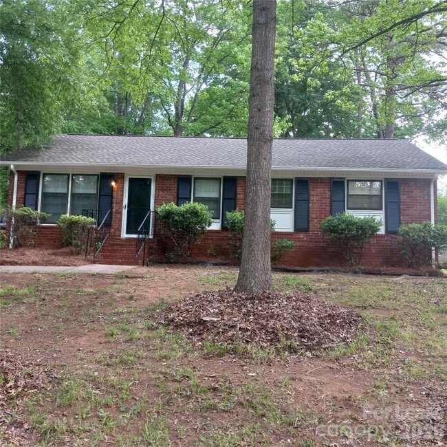 Building Photo - 10417 White Pine Rd