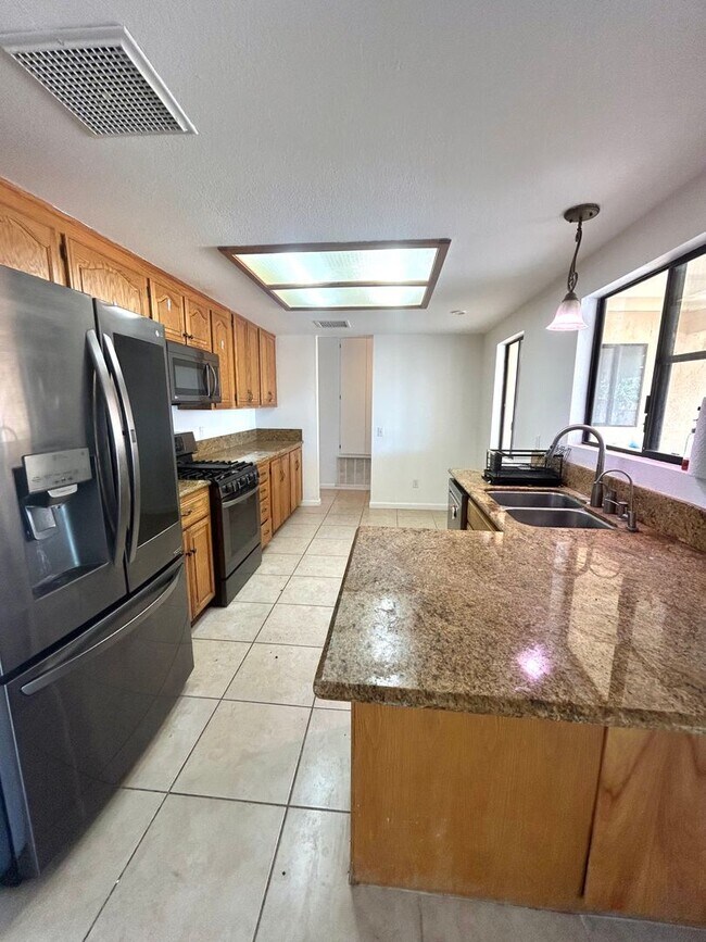 Building Photo - Spacious 3 Bedroom 2 Bathroom Home with Solar