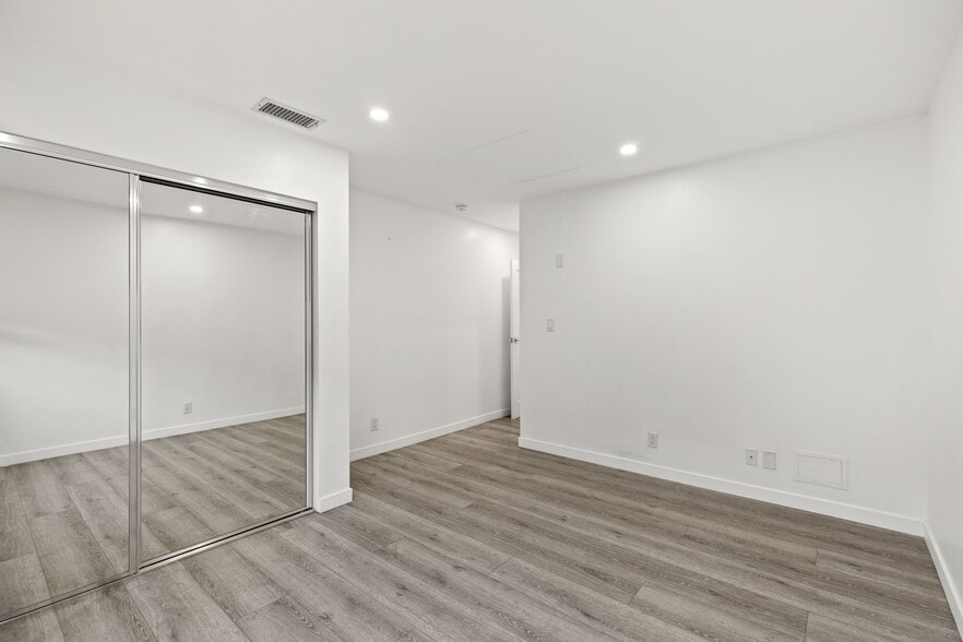 Building Photo - 1601 N Fuller Ave