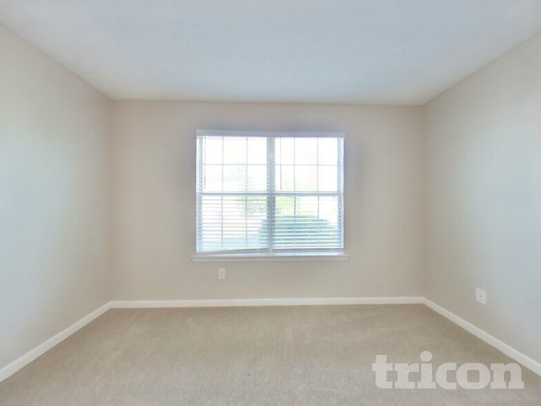 Building Photo - 660 Tipperary Rd