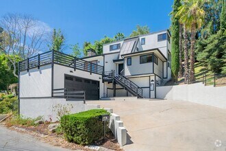 Building Photo - Beautifully Renovated Woodland Hills Home