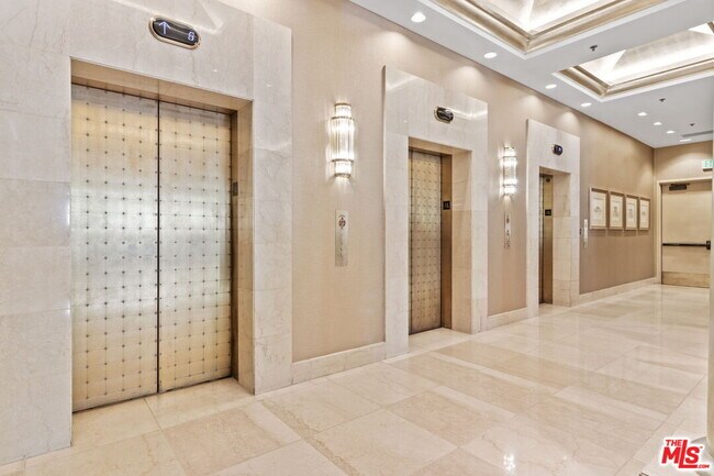Building Photo - 10724 Wilshire Blvd