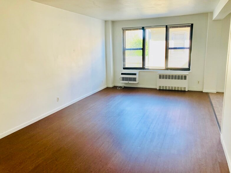 Building Photo - 48 Davis Ave