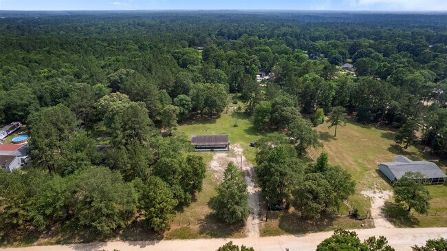 Building Photo - 541 Trails End Dr