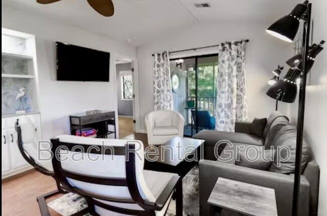 Building Photo - 4109 Pinehurst Cir