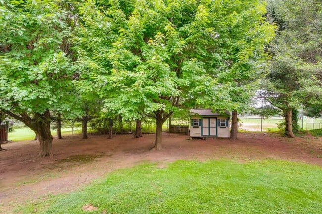 Building Photo - All Brick Rancher in Highly desired Bel Ai...